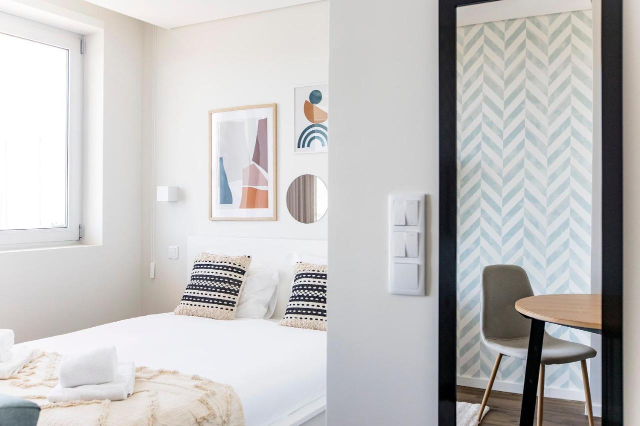 Elegant Studio W/ Ac & Balcony By Lovelystay Porto Exterior foto