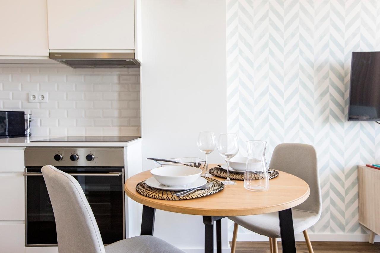 Elegant Studio W/ Ac & Balcony By Lovelystay Porto Exterior foto