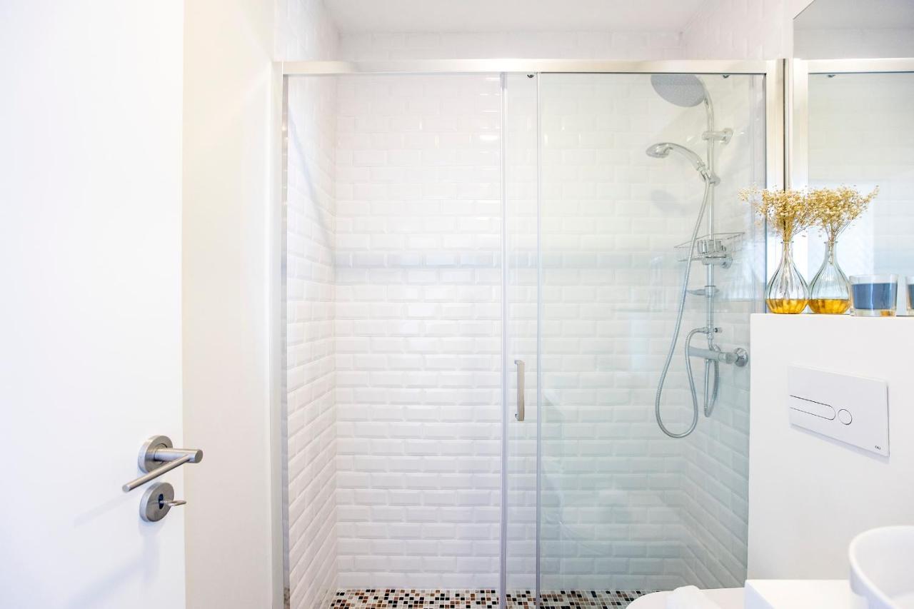 Elegant Studio W/ Ac & Balcony By Lovelystay Porto Exterior foto